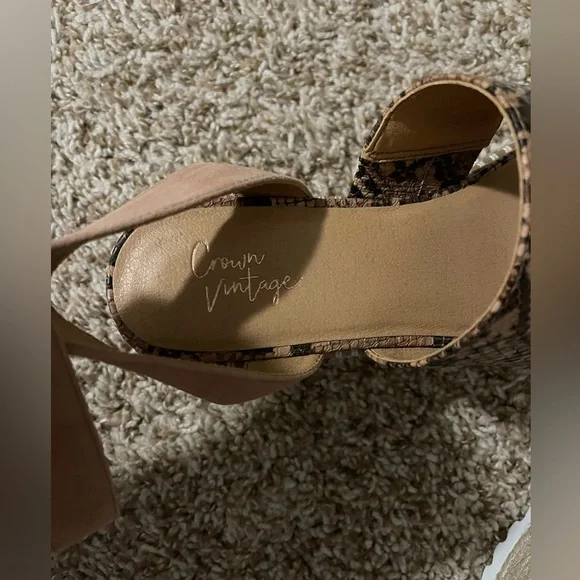 NWOT Crown Vintage Platform Sandal - Picture 4 of 6